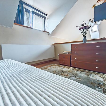 Two Bedroom Villa With Hot-Tub, Terrace And Garden, Wenceslas Square Praag Buitenkant foto