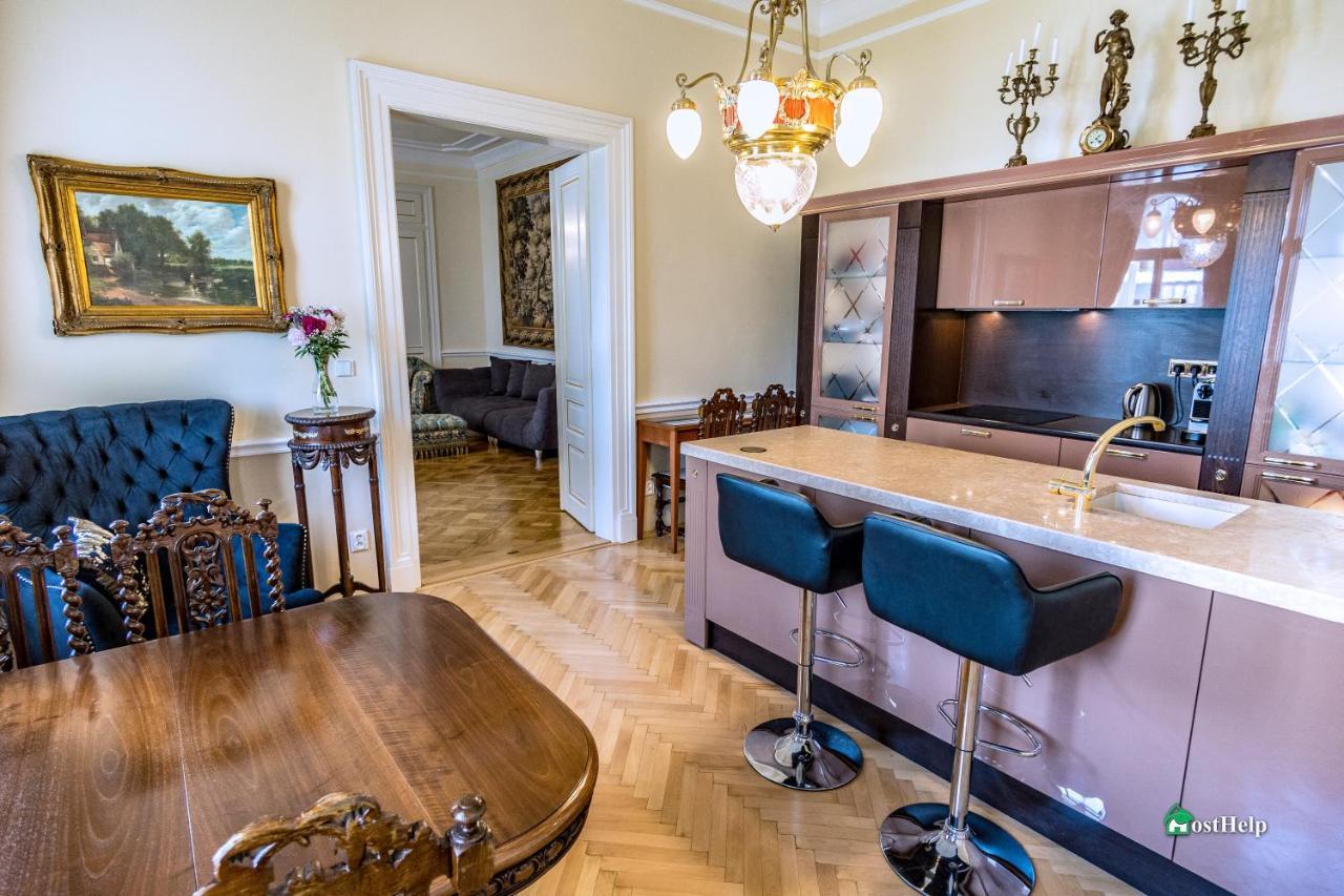Two Bedroom Villa With Hot-Tub, Terrace And Garden, Wenceslas Square Praag Buitenkant foto