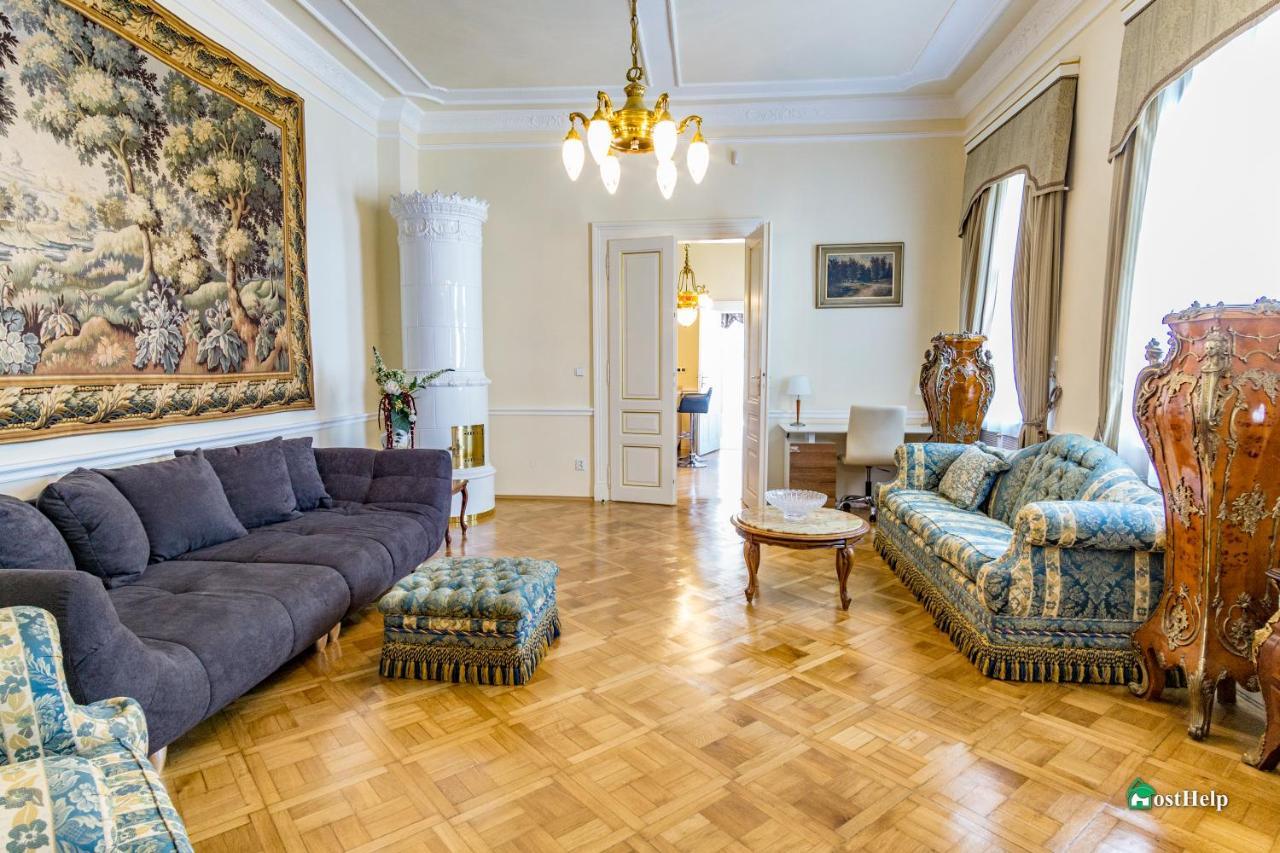Two Bedroom Villa With Hot-Tub, Terrace And Garden, Wenceslas Square Praag Buitenkant foto
