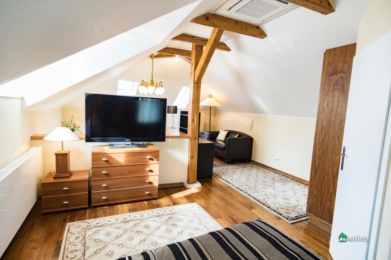 Two Bedroom Villa With Hot-Tub, Terrace And Garden, Wenceslas Square Praag Buitenkant foto