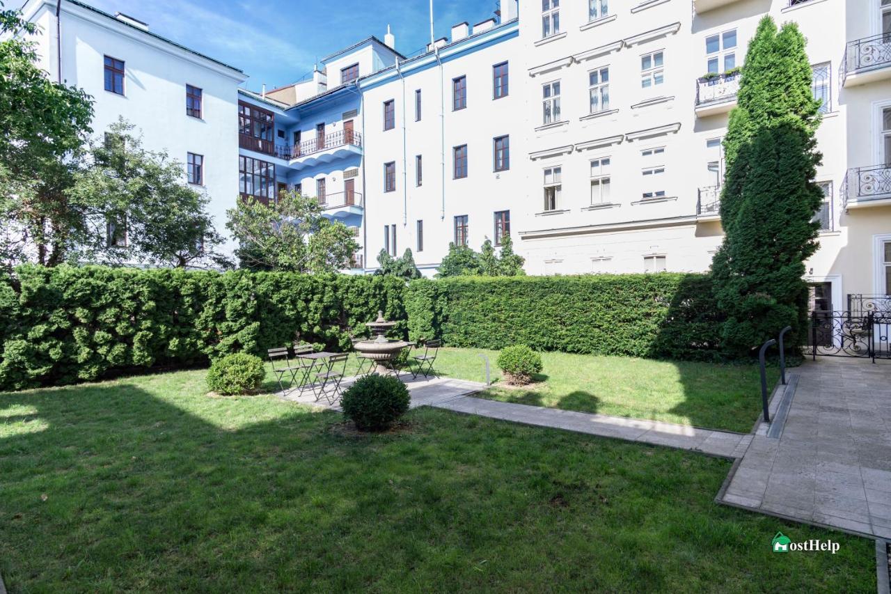 Two Bedroom Villa With Hot-Tub, Terrace And Garden, Wenceslas Square Praag Buitenkant foto