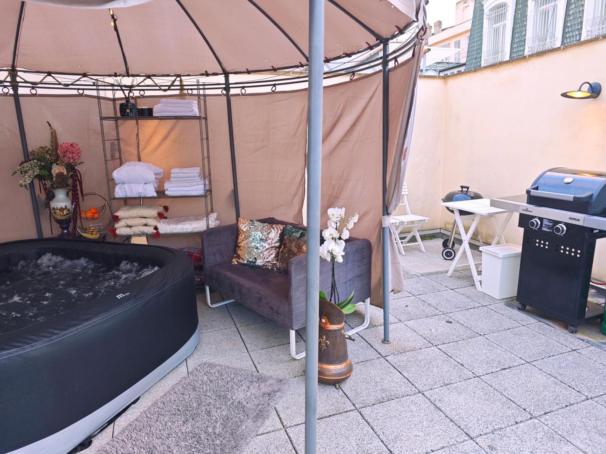 Two Bedroom Villa With Hot-Tub, Terrace And Garden, Wenceslas Square Praag Buitenkant foto