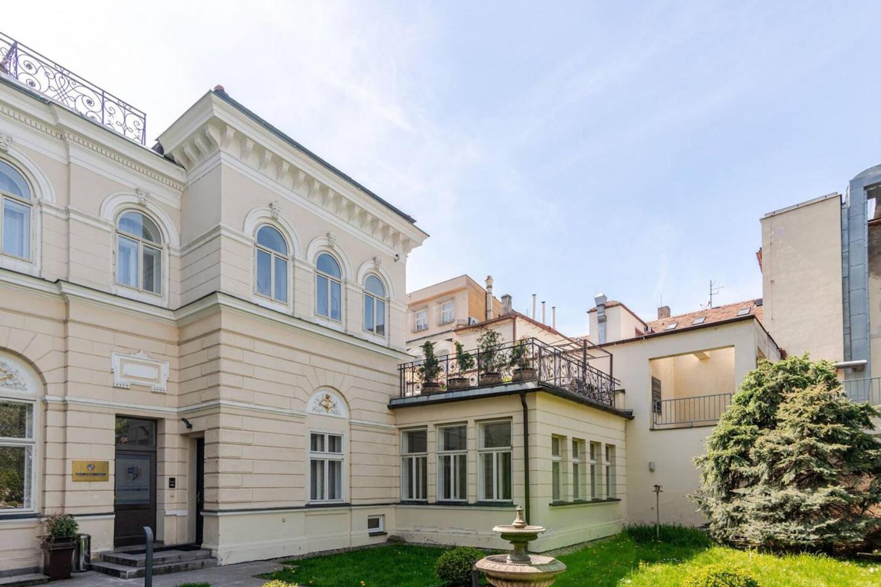 Two Bedroom Villa With Hot-Tub, Terrace And Garden, Wenceslas Square Praag Buitenkant foto