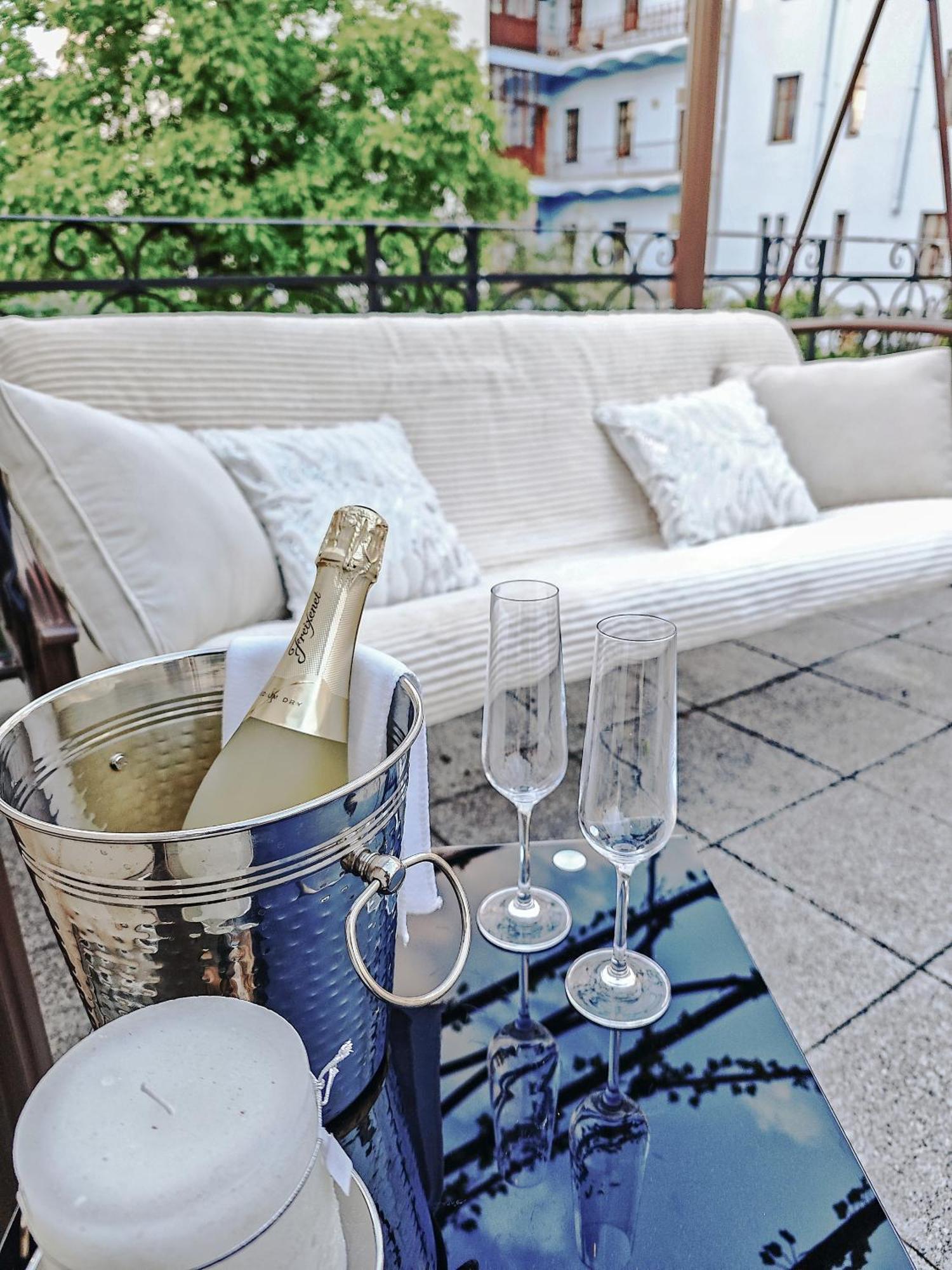 Two Bedroom Villa With Hot-Tub, Terrace And Garden, Wenceslas Square Praag Buitenkant foto