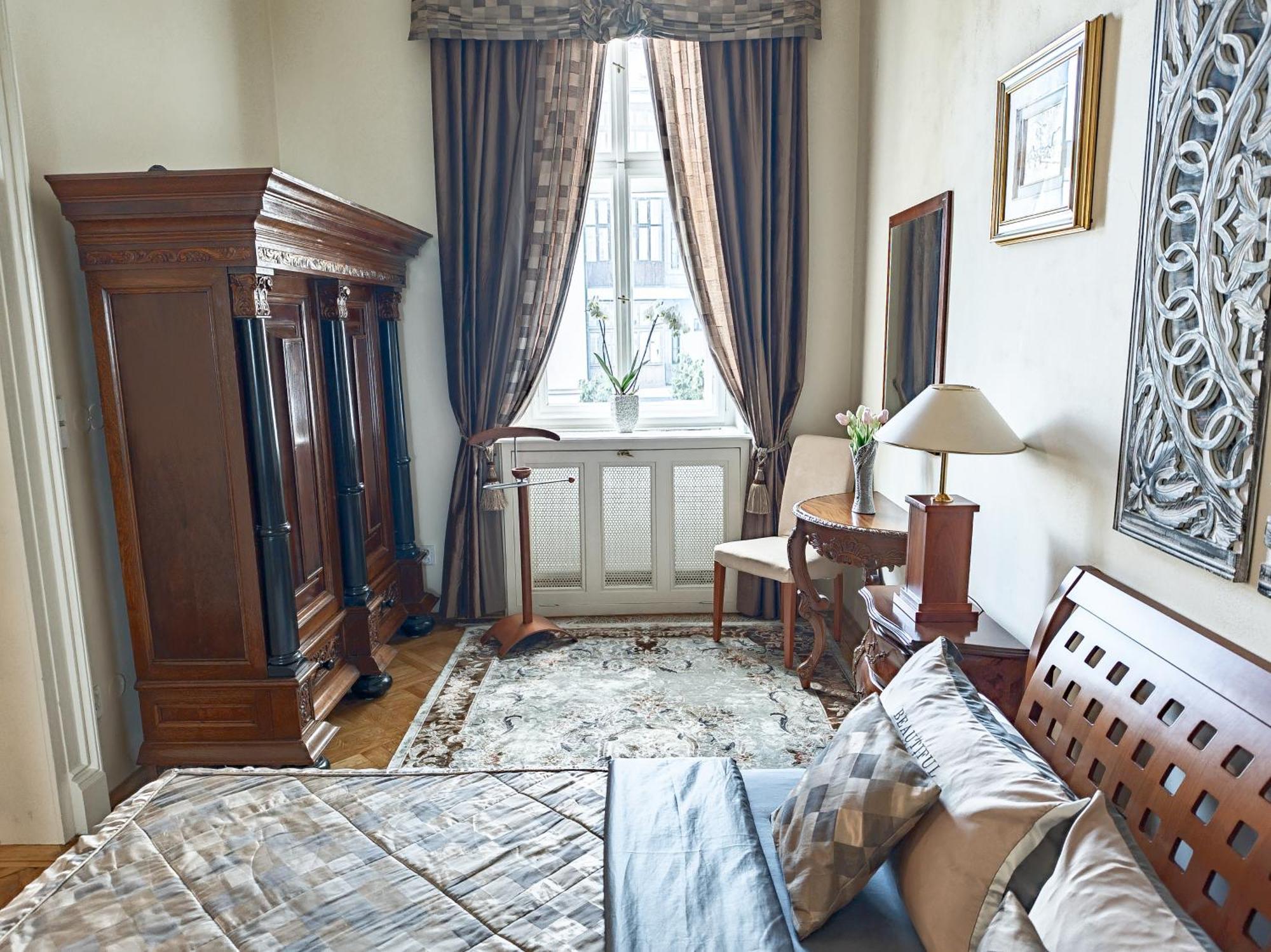Two Bedroom Villa With Hot-Tub, Terrace And Garden, Wenceslas Square Praag Buitenkant foto